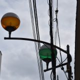 作草部駅周辺のレトロな街灯が残る商店街。千葉都市モノレール傍、轟町にて