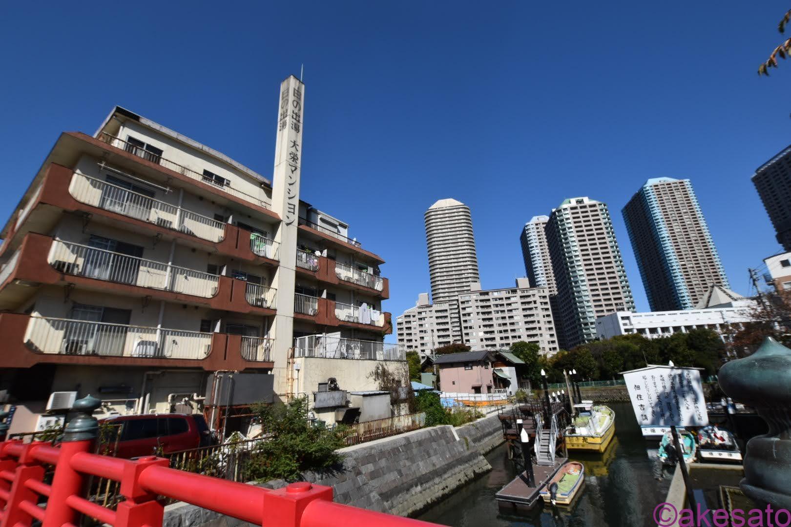 住吉神社 佃小橋から見える高層ビル群 下町風情を感じる佃島の静かな街並みを散歩 月島 Deepランド 住吉神社 佃小橋から見える高層ビル群 下町風情を感じる佃島の静かな街並みを散歩 月島 Deepランド