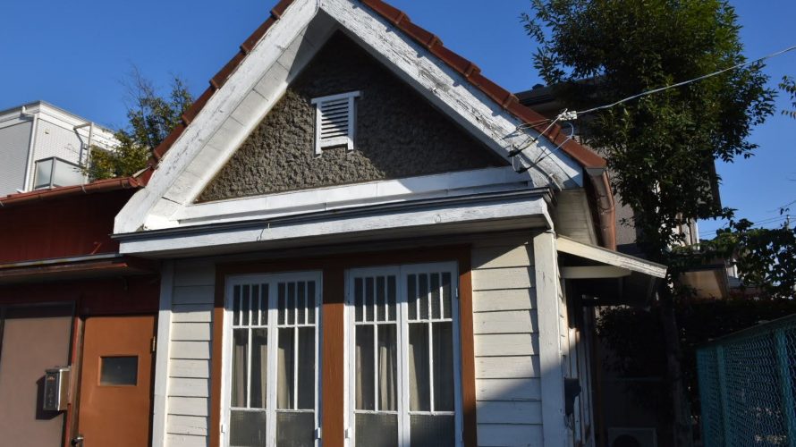 京成津田沼駅 明治元年創業 植草米店の小さな洋館が駐車場の隅に ー京成津田沼 Deepランド 京成津田沼駅 明治元年創業 植草米店の小さな洋館が駐車場の隅に ー京成津田沼 Deepランド