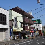 松戸・上本郷駅前商店会。昭和の商店街が残っている街