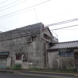 看板建築「信州味噌問屋」。千葉市に残るレトロな建物
