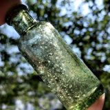 【ボトルディギング】黄緑色のレトロ瓶＆「Nalle」クリーム瓶